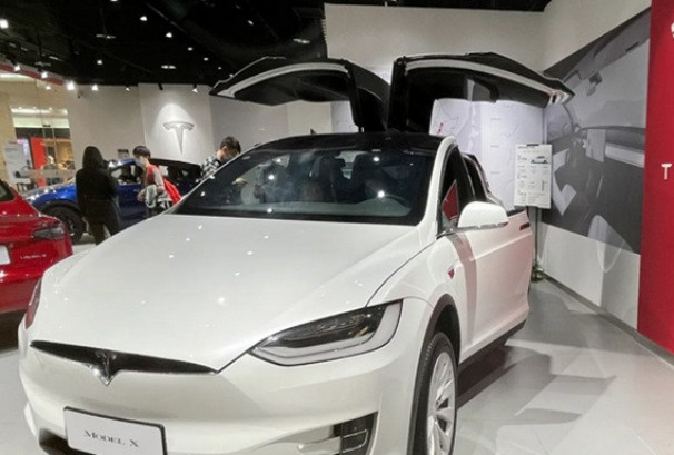 टेस्लाको वार्षिक आम्दानी पहिलोपटक घट्यो, मोडल ‘एस’ र ‘एक्स’को उत्पादन बन्द गरेर एआई र रोबोटिक्समा केन्द्रित हुँदै