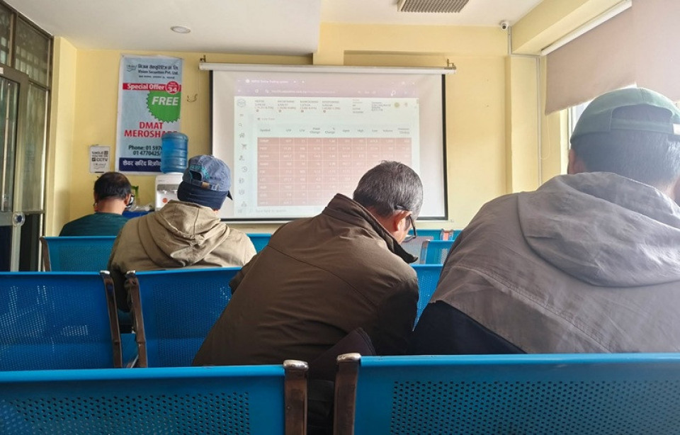 ग्राउण्ड जिरो रिपोर्टः लगानीकर्तामा हाइड्रो कम्पनीको चर्चा, भन्छन्, ‘ब्रोकरमा आउँदा घण्टी बजाएर आउनुपर्ने रहेछ !’