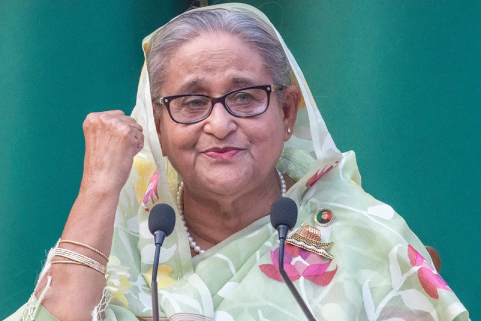 आत्मसमर्पण गर्ने योजना सार्वजनिक गर्दै  शेख हसिनाले भनिन् ‘मृत्यु आए आफ्नै भूमिमा आओस्’