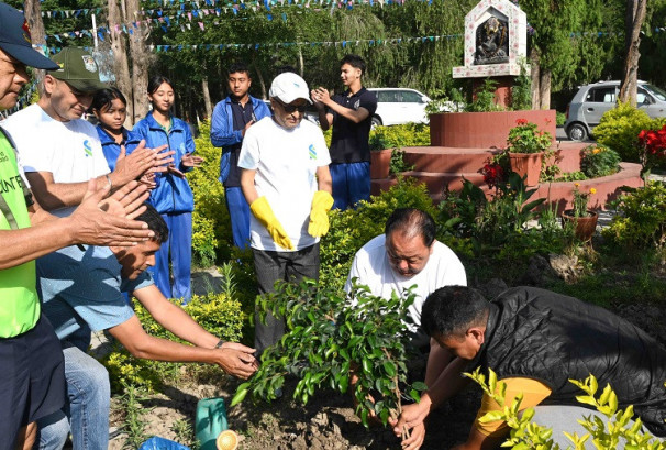 स्ट्याण्डर्ड चाटर्ड बैंकको साताव्यापी वृक्षारोपण कार्यक्रम सम्पन्न