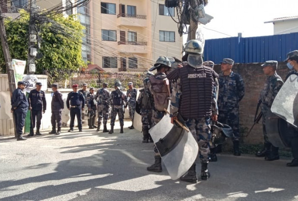 सेबोनको ढोकामै प्रहरीको पहरा, अध्यक्ष अचानक विदा बसिदिएपछि गएनन् जेनजी लगानीकर्ता
