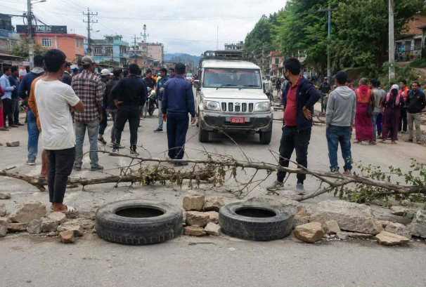 आक्रमणकारीलाई कानूनी दायरामा ल्याउने सहमतिपछि खुल्यो दुई दिनदेखि अवरुद्द बाजुरा र हुम्लालाई जोड्ने सडक