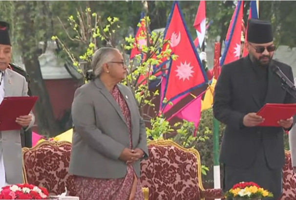 बालेनले प्रधानमन्त्रीको सपथ लिए, ४ पूर्व प्रम पुग्दा ओली भने अनुपस्थित