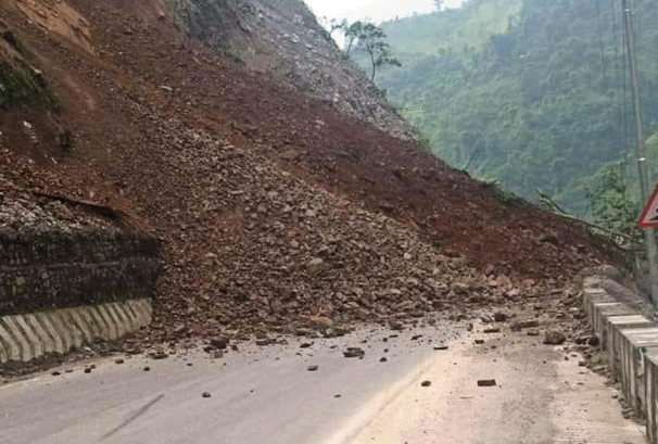 शनिवार साँझसम्म देशभरका कुन-कुन सडक अवरुद्ध छन् ? (सूचिसहित)