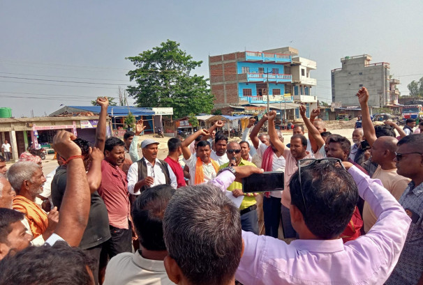 सिरहाको बरियारपट्टीमा छोटी भन्सार कार्यालय हटाइएपछि स्थानीय आन्दोलित