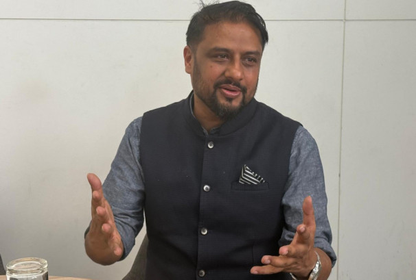 'सरकारको EV रूपान्तरण सपना: कागजमा हरियो, बाटोमा जोखिम !'