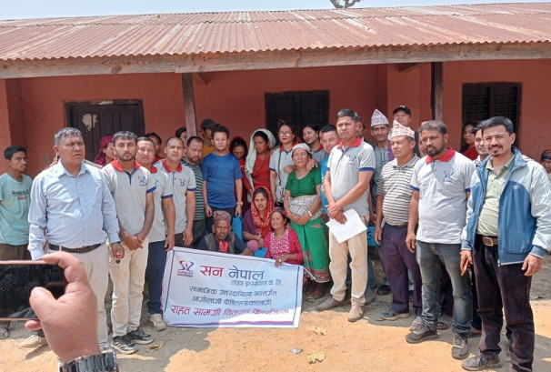 सन नेपाल लाइफ इन्स्योरेन्सद्वारा आगलागी पिडितलाई सहयोग प्रदान