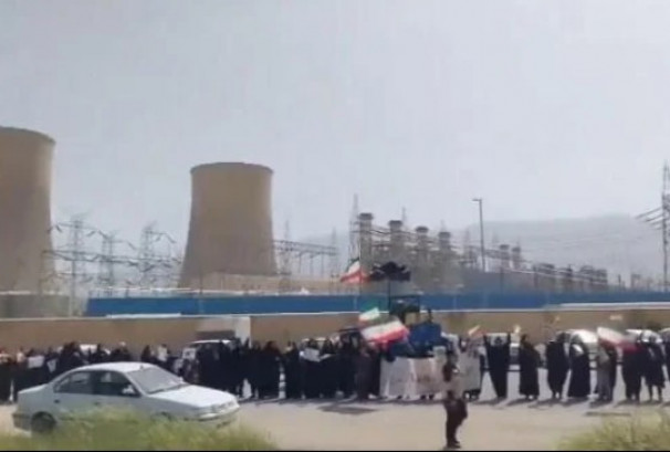 पुल र पावर स्टेशनमा जनताको घेरा, ट्रम्पको धम्कीपछि इरानमा ‘मानव साँग्लो’ अभियान