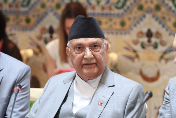 गुण्डुस्थित ओली निवासमा प्रहरीले मध्यराति खानतलासी गरेको हो ? यसो भन्छन् उनका स्वकीय सचिव