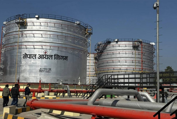 कर छुटको फाइदा जनतालाई नपुग्दै उल्टै मूल्य वृद्धि: आयल निगमको निर्णयले इन्धन इतिहासकै महँगो