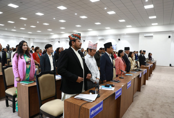 विपक्षी अवरोधपछि प्रतिनिधिसभा बैठक सूचना टाँसेर भोलिसम्मका लागि स्थगित