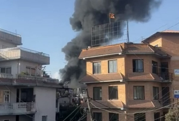 गैरीगाउँमा आगलागी, धुवाँका कारण त्रिभुवन विमानस्थलको उडान प्रभावित