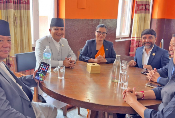 संसदको गतिरोध अन्त्य गर्न रास्वपाका सभापति लामिछाने र विपक्षी दलका संसदीय दलका नेता तथा प्रमुख सचेतकहरूबीच छलफल जारी