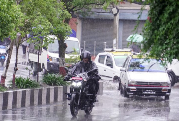 कोशीदेखि सुदूरपश्चिमसम्म मौसम प्रभावित, मेघगर्जन र चट्याङसहित वर्षाको सम्भावना उच्च