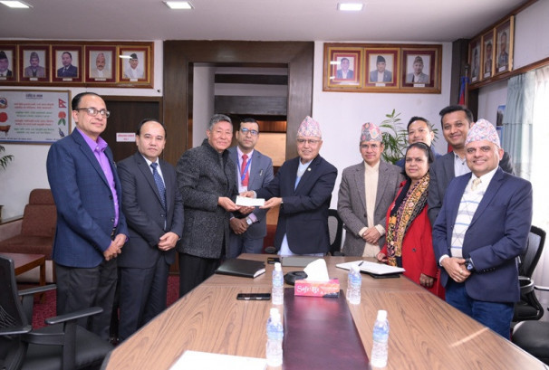 सिद्धार्थ प्रिमियर इन्स्योरेन्सद्वारा पुनःनिर्माण कोषमा १ करोड १ लाख रुपैयाँ सहयोग