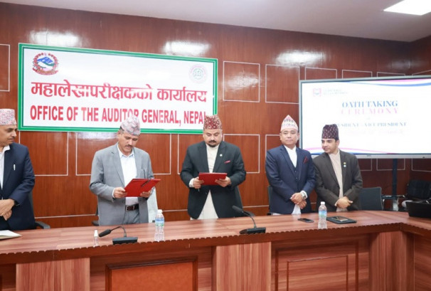 आईक्यानका नवनिर्वाचित अध्यक्ष र उपाध्यक्षले लिए सपथ