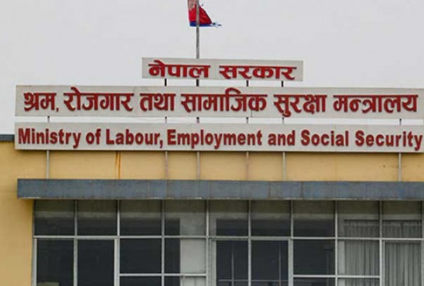 स्वास्थ्य क्षेत्रमा श्रम कानुनको चरम बेवास्ता: एकै दिन १५ अस्पतालमा निरीक्षण, ९५ संस्थामा गम्भीर कमजोरी