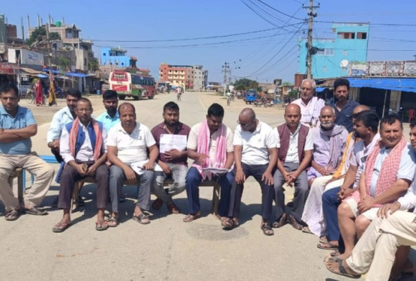छोटी भन्सार बन्द निर्णयविरुद्ध सिरहामा आन्दोलन, हुलाकी राजमार्ग प्रभावित