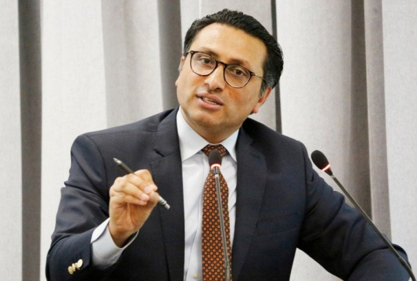 सम्भावित भावी अर्थमन्त्री डा. वाग्ले फराकिलो मतान्तरले अगाडि