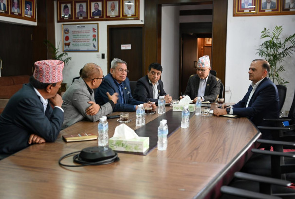 अर्थमन्त्री खनालसँग निजी क्षेत्रको भेटवार्ता, कर संरचनामा सुधारको माग