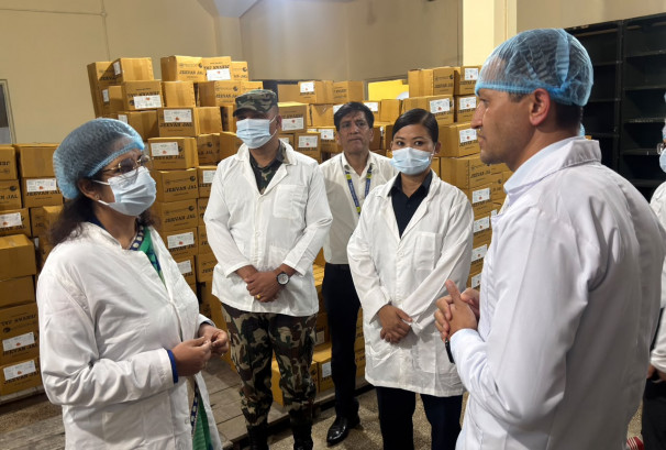 औषधि लिमिटेडमा मन्त्री यादवको अनुगमन, सवारीसाधन र कर्मचारी अभाव तत्काल समाधान गर्न निर्देशन