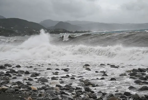 यस वर्षको विश्वको सबैभन्दा शक्तिशाली आँधी कुन देशमा आईपुग्यो ?