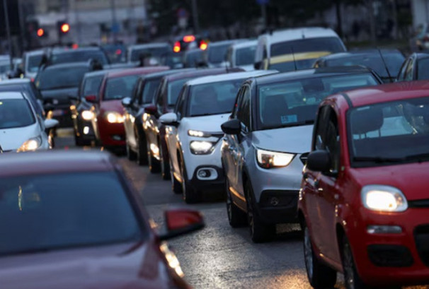 युरोपमा नयाँ कारको बिक्री करिब ५% ले बढ्यो