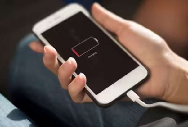 मोबाइलको चार्जर सक्कली हो वा नक्कली ? यी ३ तरिकाले क्षणभरमै पत्ता लगाउनुहोस्