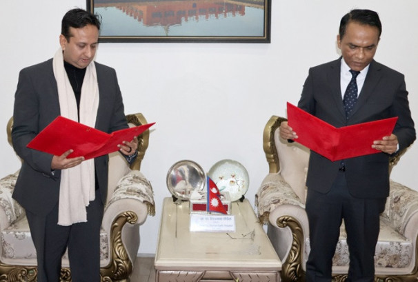 नबिल बैंकका अध्यक्ष चौधरीद्वारा राष्ट्र बैंकका गभर्नरबाट शपथ ग्रहण