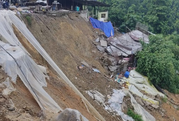 दाउन्नेमा सडक भासियो, पूर्व–पश्चिम राजमार्ग अवरुद्ध