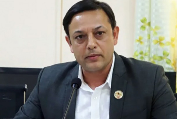 लेन मिचेपछि सभामुख डीपी अर्यालको गाडीलाई ट्राफिकले काट्यो चिट