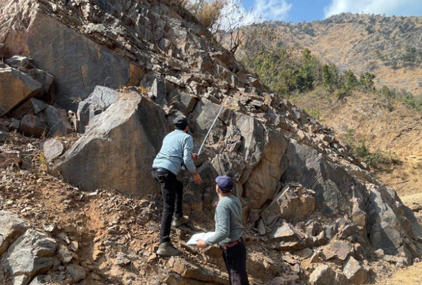 धौवादीमा झण्डै १० करोड मेट्रिक टन फलामजन्य पदार्थ रहेको अनुमान