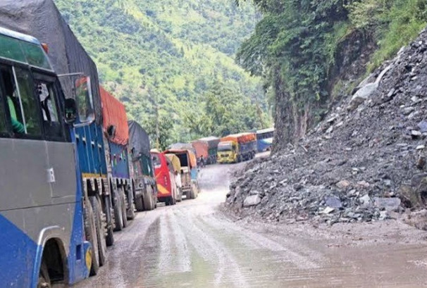 पहिरो पन्छाएसँगै मुग्लिन नारायणगढ सडक सञ्चालनमा