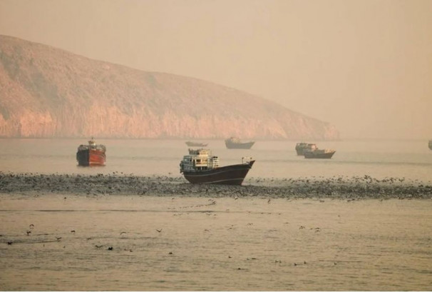 विश्व तेल आपूर्तिमाथि संकटको बादल, इरानले हर्मुज जलमार्ग बन्द गरेको घोषणा
