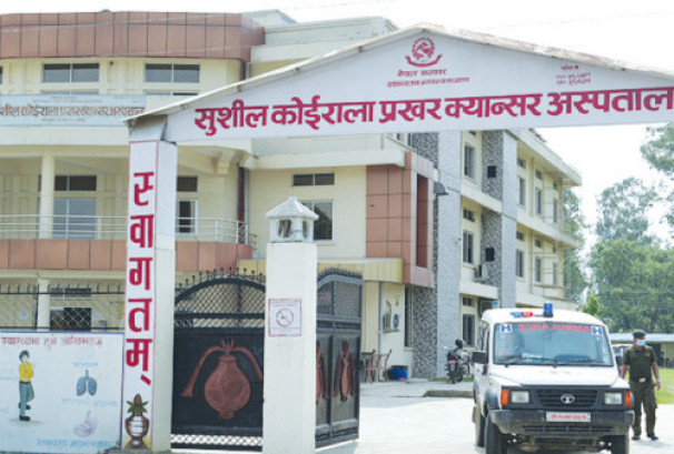 तीन महिनादेखि ‘लिन्याक’ मेसिन बन्द, क्यान्सरका बिरामी भारत धाउन बाध्य