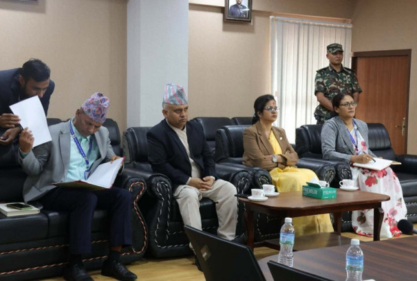 कम्पनी रजिष्ट्रार कार्यालयमा उद्योग मन्त्रीको छड्के: अनलाइन प्रविधिले सेवा सहज, २८ प्रतिशत कर्मचारी कटौतीको प्रस्ताव