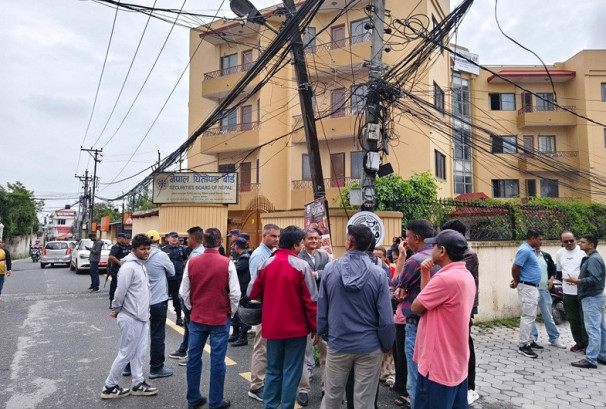 साउन १ गतेदेखि पूँजी बजारको नीतिगत सुधार गर्न नेपाल सेयरधनी संघ आग्रह, सम्पत्ति गुम्न नरोकिए सशक्त आन्दोलन गर्ने चेतावनी