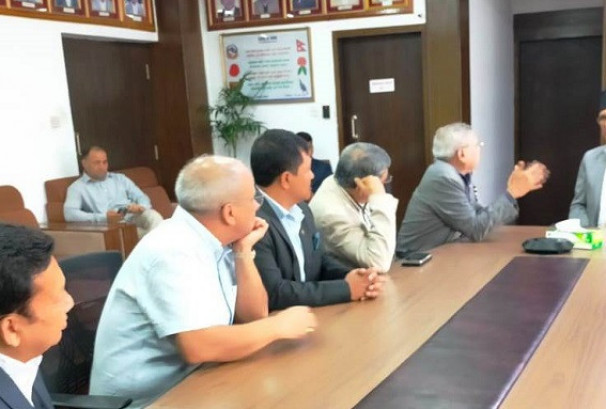 सुन र हिरामा लगाइएको कर तथा भ्याट पुनरावलोकन गर्न अर्थमन्त्री पौडेलसमक्ष चेम्बरको ध्यानाकर्षण