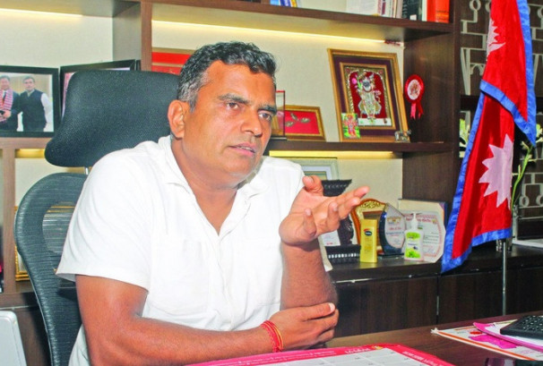उद्योगी मुन्दडाको घरमा प्रहरीले मार्यो छापा