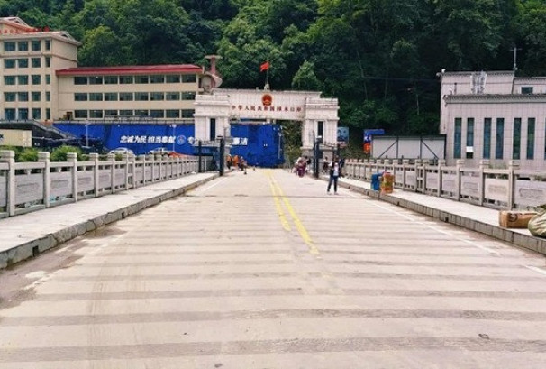 कोदारीमा सडक भासिँदा तातोपानी नाका पुनः अवरुद्ध