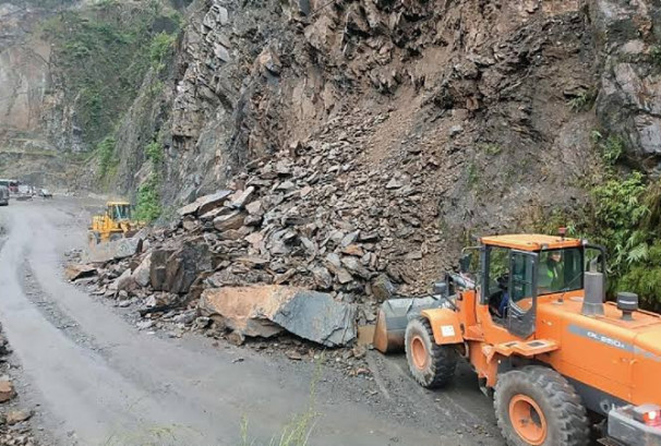 देशभर वर्षाजन्य विपद्का कारण ७ सडकखण्ड पूर्ण अवरुद्ध, ४ स्थानमा एकतर्फी सञ्चालन