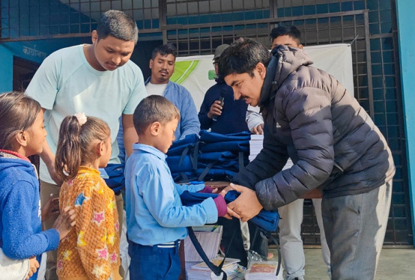 पियोर इनर्जीद्वारा ७९७ विद्यार्थीलाई शैक्षिक सामग्री प्रदान