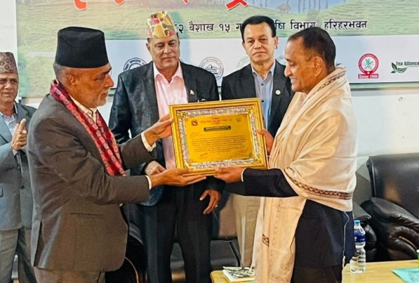 उद्योगी राठीलाई सरकारद्वारा लाइफटाइम अचिभमेन्ट अवार्ड प्रदान