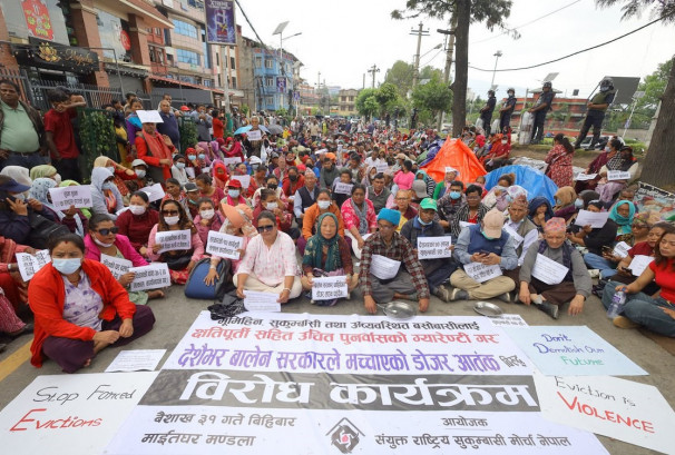 माइतीघरमा सुकुमबासीको प्रदर्शन, डोजर अभियानविरुद्ध खबरदारी