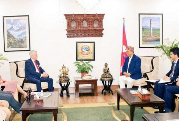 परराष्ट्रमन्त्री खनाल र अमेरिकी सहायक विदेशमन्त्री कपुरबीच भेटवार्ता