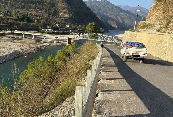 पहिरो पन्छिएसँगै कर्णाली करिडोर एकतर्फी सञ्चालनमा
