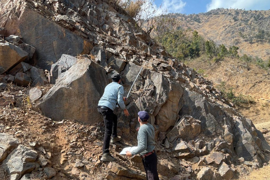 धौवादीमा झण्डै १० करोड मेट्रिक टन फलामजन्य पदार्थ रहेको अनुमान