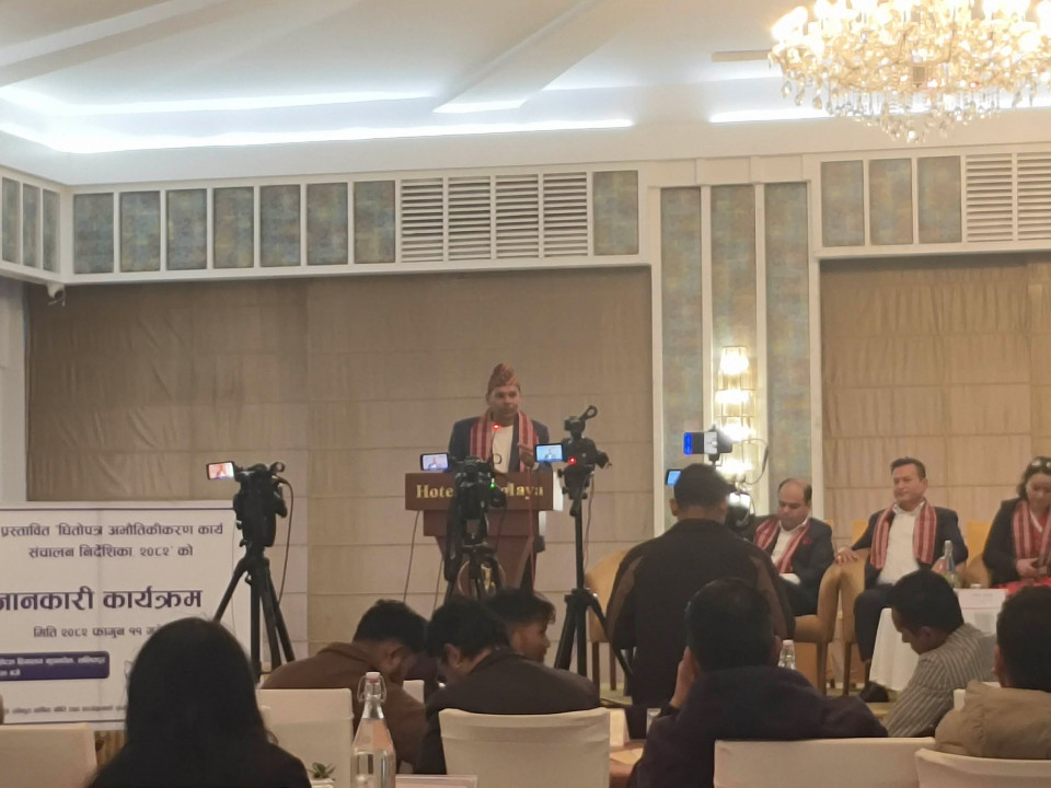 धितोपत्र बोर्डका अध्यक्ष ‘जिम्मेवारीबाट पन्छिएको’ आरोप, लगानीकर्ता आक्रोशित