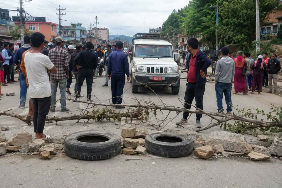 आक्रमणकारीलाई कानूनी दायरामा ल्याउने सहमतिपछि खुल्यो दुई दिनदेखि अवरुद्द बाजुरा र हुम्लालाई जोड्ने सडक