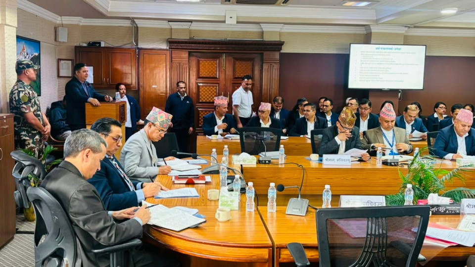 बजेट कार्यान्वयनलाई गति दिन अर्थमन्त्री वाग्लेको सक्रियता, सचिवहरूसँग छलफल